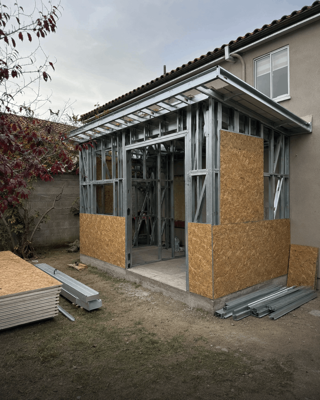 Construcción de estructura en Metalcom